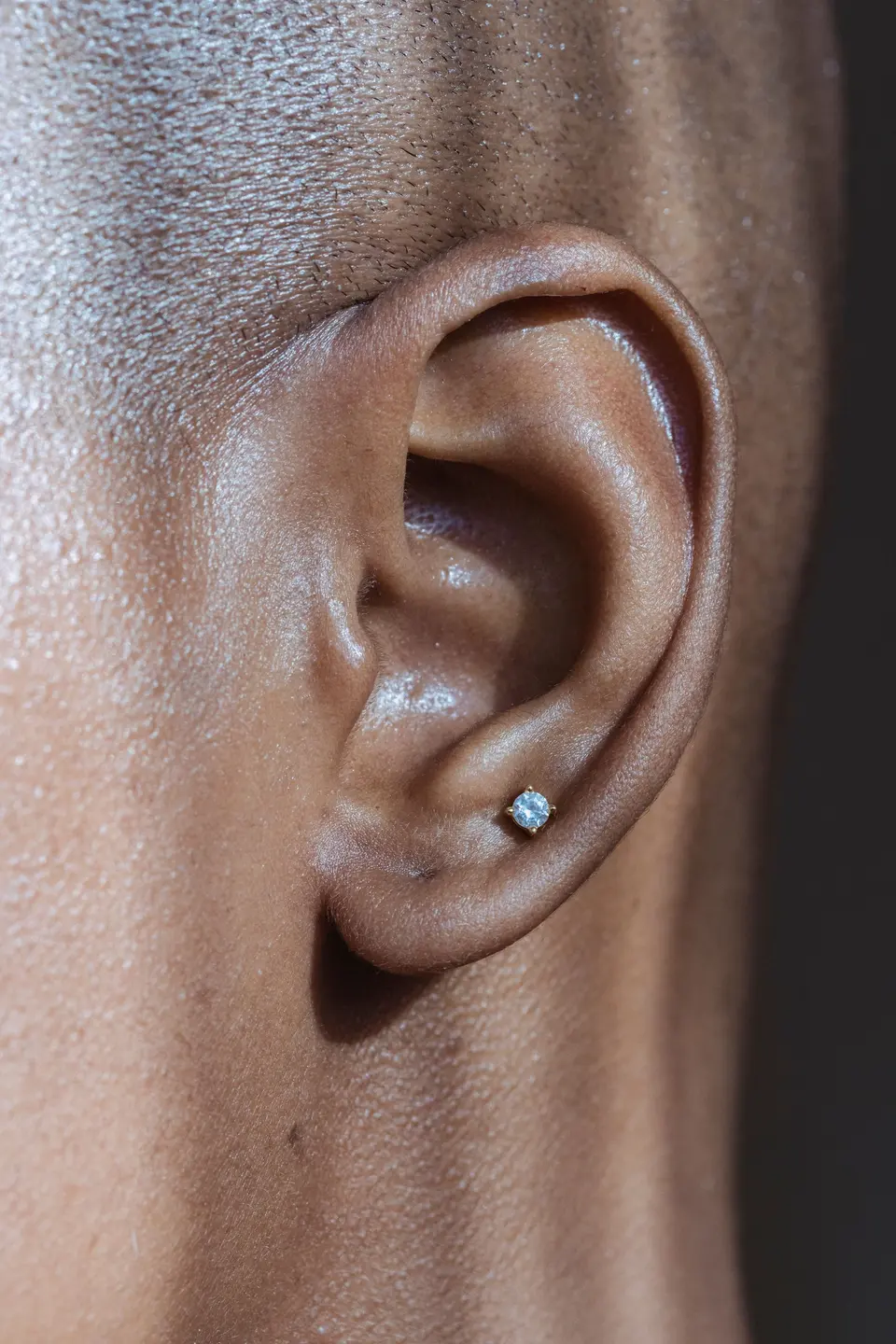 Titanyum labret, taşlı uç